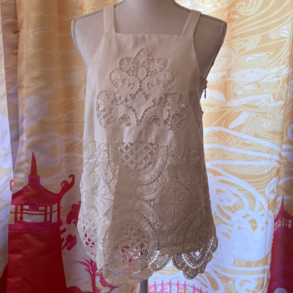 FRANCESCA’S BLUE RAIN IVORY WHITE  LACE TANK TOP SIZE MED KEYHOLE BUTTON BACK